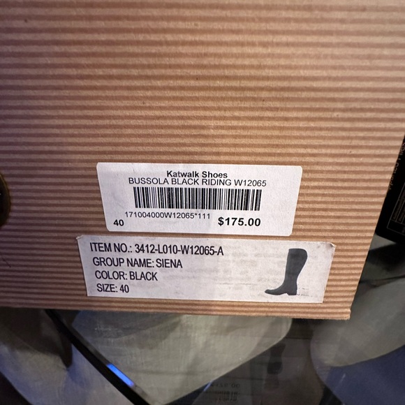 Black boots never worn - Picture 3 of 4